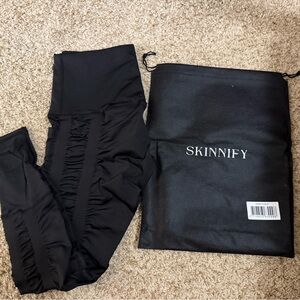 Skinnify Leggings w/ 8 Built in Resistance Bands. Brand new.